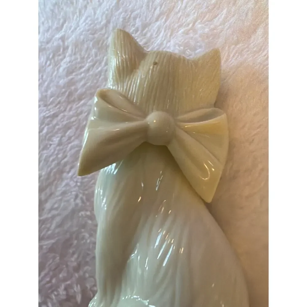 Vintage Avon White Cat Cologne Bottle Rhinestone Eyes Milk Glass Empty 4.5